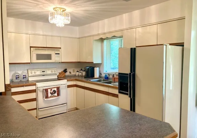 Photo 4 of Sale Pending at 4474 Ridge Rd, Wadsworth, OH 44281 | MLS# 5228539 | Listing updated on 2026-07-22