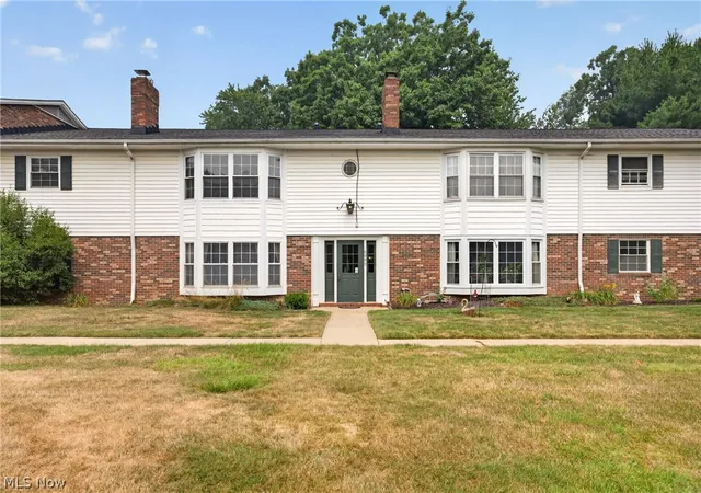 Homes for sale in Brecksville, OH | 6965 Carriage Hill Dr #201, Brecksville, OH 44141 | MLS# 5228430
