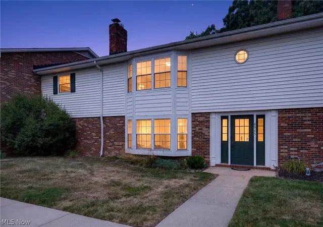 Homes for sale in Brecksville, OH | 6965 Carriage Hill Dr #201, Brecksville, OH 44141 | MLS# 5228430