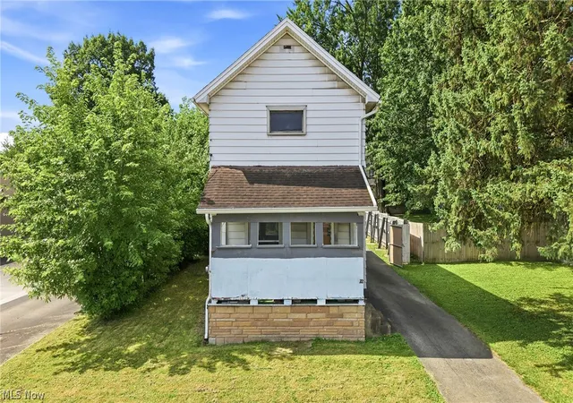 Photo 1 of Single family home for sale at 22 Spring St, Struthers, OH 44471 | MLS# 5224109 | Listing updated on 2026-07-26