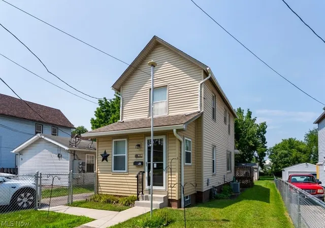 2nd image of 71 Elm St, Struthers, OH 44471 | MLS# 5228548