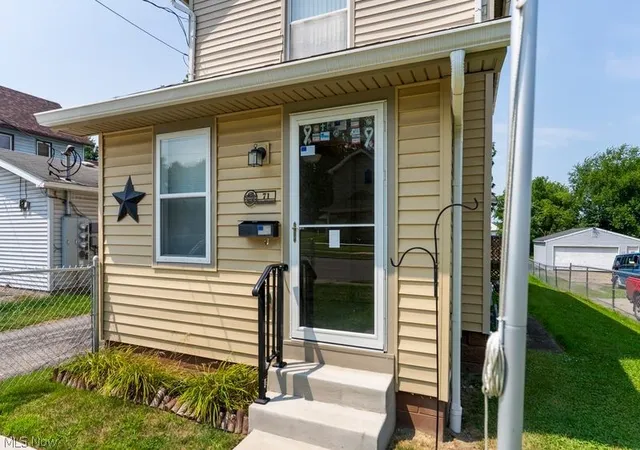 3rd image of 71 Elm St, Struthers, OH 44471 | MLS# 5228548