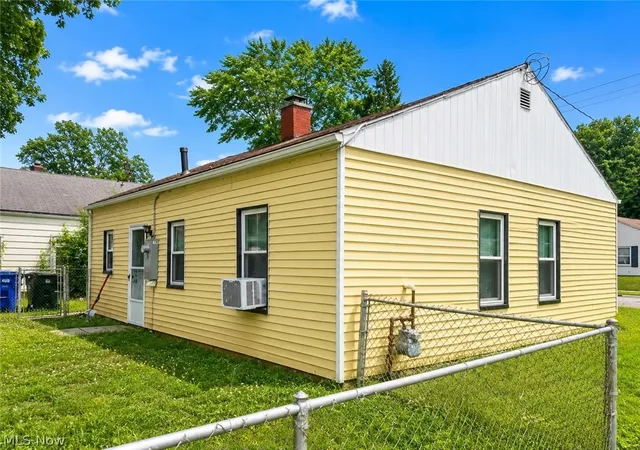 3rd image of 1294 Inman St, Akron, OH 44306 | MLS# 5226623