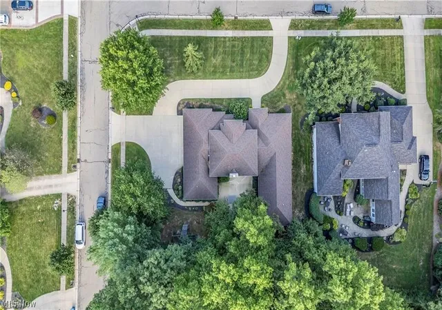 Photo 3 of Single family home for sale at 416 Castle Pines Dr, Akron, OH 44333 | MLS# 5228524 | Listing updated on 2026-08-21