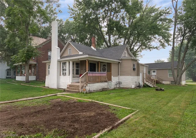 1st image of 216 W Pennsylvania Ave, Sebring, OH 44672 | MLS# 5227769