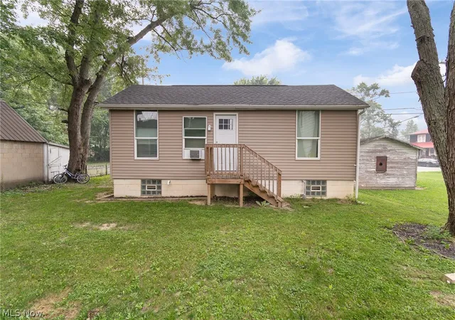 2nd image of 216 W Pennsylvania Ave, Sebring, OH 44672 | MLS# 5227769