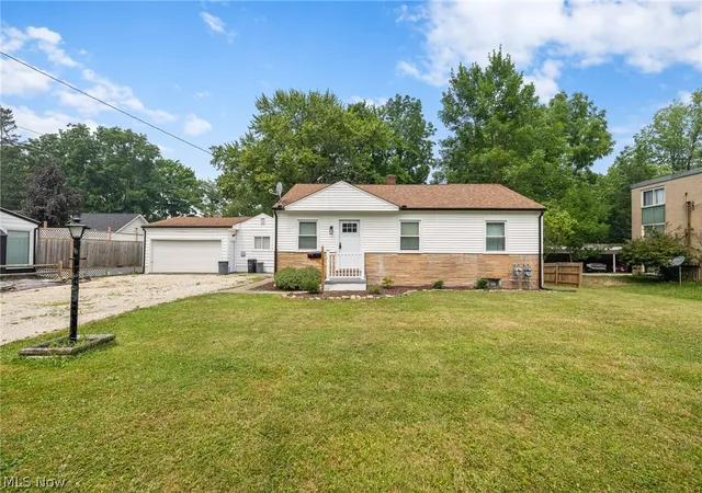 1st image of 327 Baxter St, Medina, OH 44256 | MLS# 5228580