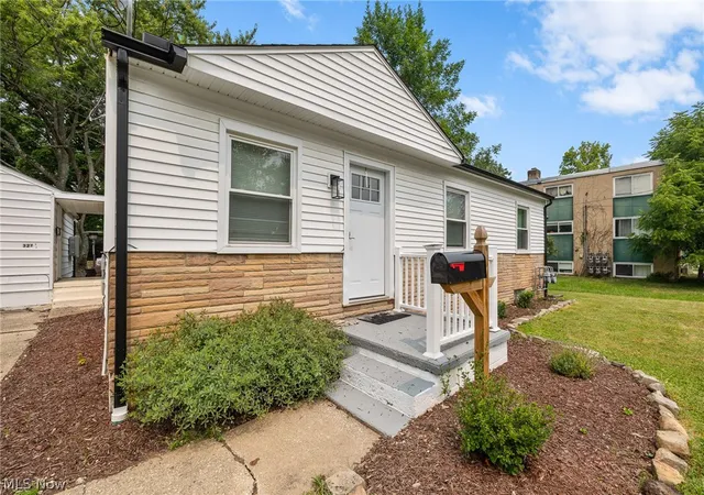 2nd image of 327 Baxter St, Medina, OH 44256 | MLS# 5228580
