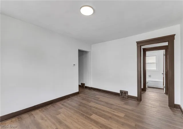 Listing Photo 4 - Condo for sale in building located at 4270 Vly Rd, Cleveland, OH 44109