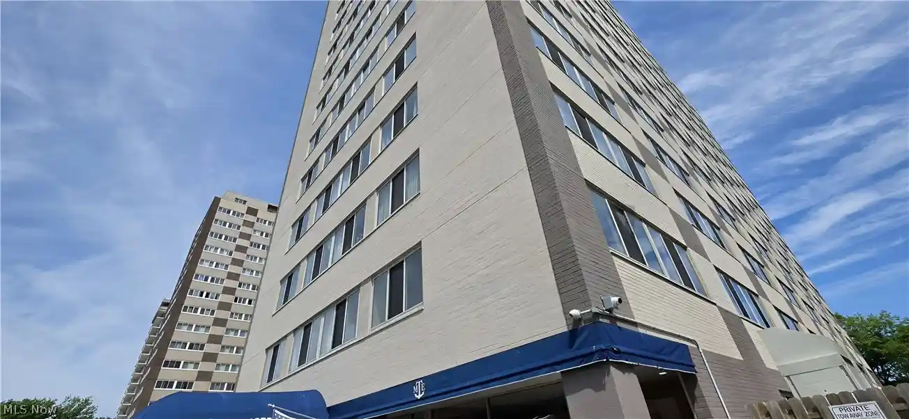 Condo for sale at 12520 Edgewater Dr #905, Lakewood, OH 44107 | MLS# 5225777