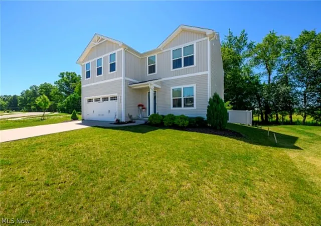 Photo 2 of Single family home for sale at 1422 Wood Fern Dr, Akron, OH 44312 | MLS# 5228642 | Listing updated on 2026-08-07