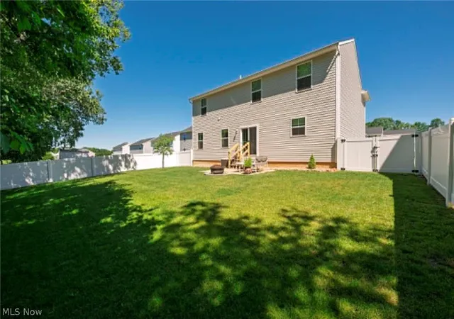 Photo 3 of Single family home for sale at 1422 Wood Fern Dr, Akron, OH 44312 | MLS# 5228642 | Listing updated on 2026-08-07