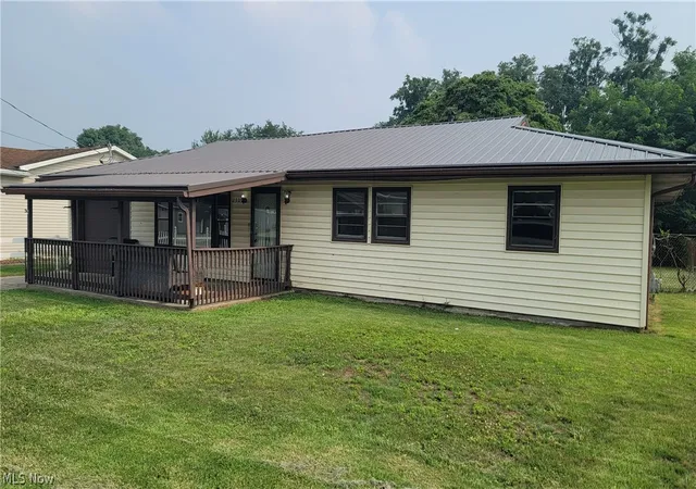 2nd image of 2309 Rockland Avenue, Belpre, OH 45714 | MLS# 5228189
