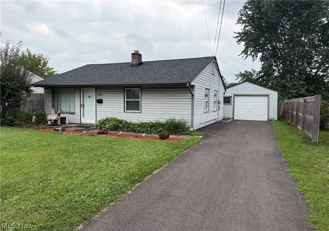 Photo 2 of Single family home for sale at 7422 Sierra Madre, Youngstown, OH 44512 | MLS# 5228667 | Listing updated on 2026-08-27
