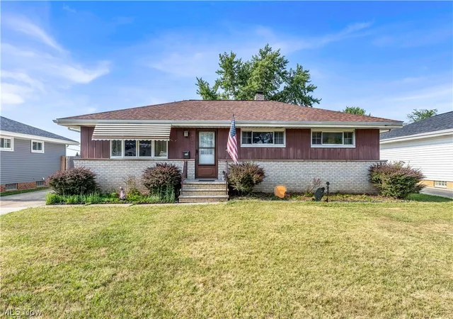 Photo 2 of Single family home for sale at 9560 Reichert Rd, Cleveland, OH 44130 | MLS# 5228517 | Listing updated on 2026-08-26