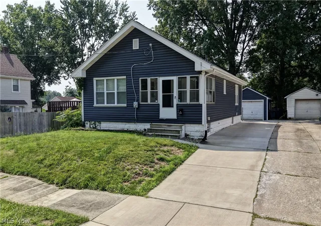 Photo 2 of Sale Pending at 1870 Shaw Ave, Akron, OH 44305 | MLS# 5228170 | Listing updated on 2026-08-27