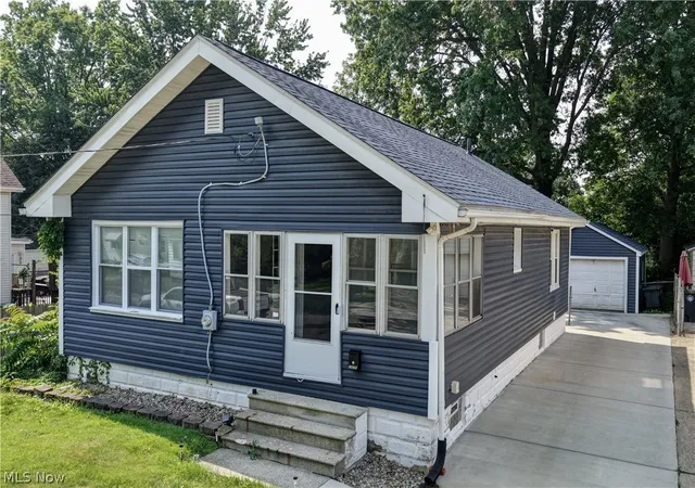 Photo 3 of Sale Pending at 1870 Shaw Ave, Akron, OH 44305 | MLS# 5228170 | Listing updated on 2026-08-27