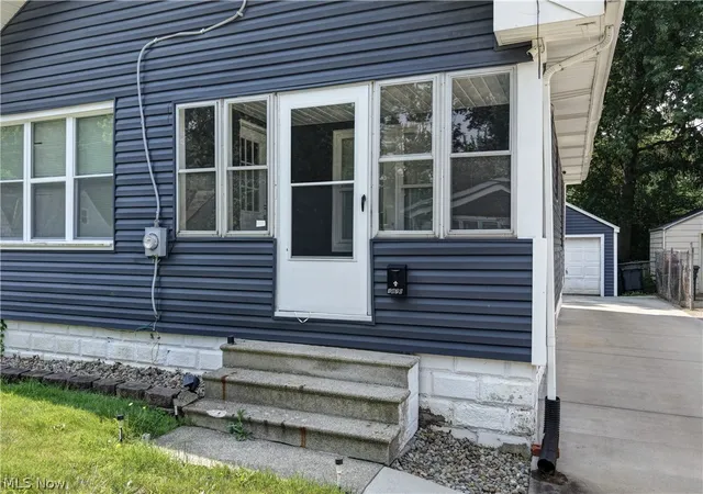 Photo 3 of Sale Pending at 1870 Shaw Ave, Akron, OH 44305 | MLS# 5228170 | Listing updated on 2026-08-27