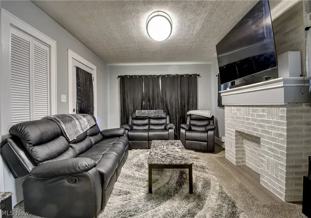 Photo 4 of Sale Pending at 1870 Shaw Ave, Akron, OH 44305 | MLS# 5228170 | Listing updated on 2026-08-27