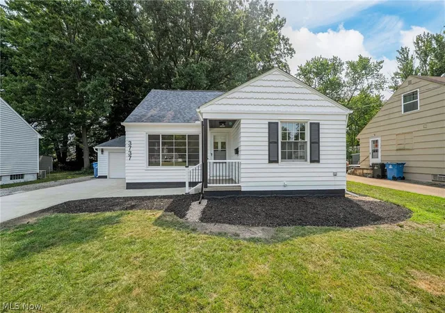 Homes for sale in North Olmsted, OH | 3737 Walter Rd, North Olmsted, OH 44070 | MLS# 5228536