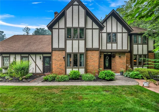 1st image of 9715 Knightsbridge Ln, Concord Township, OH 44060 | MLS# 5228444