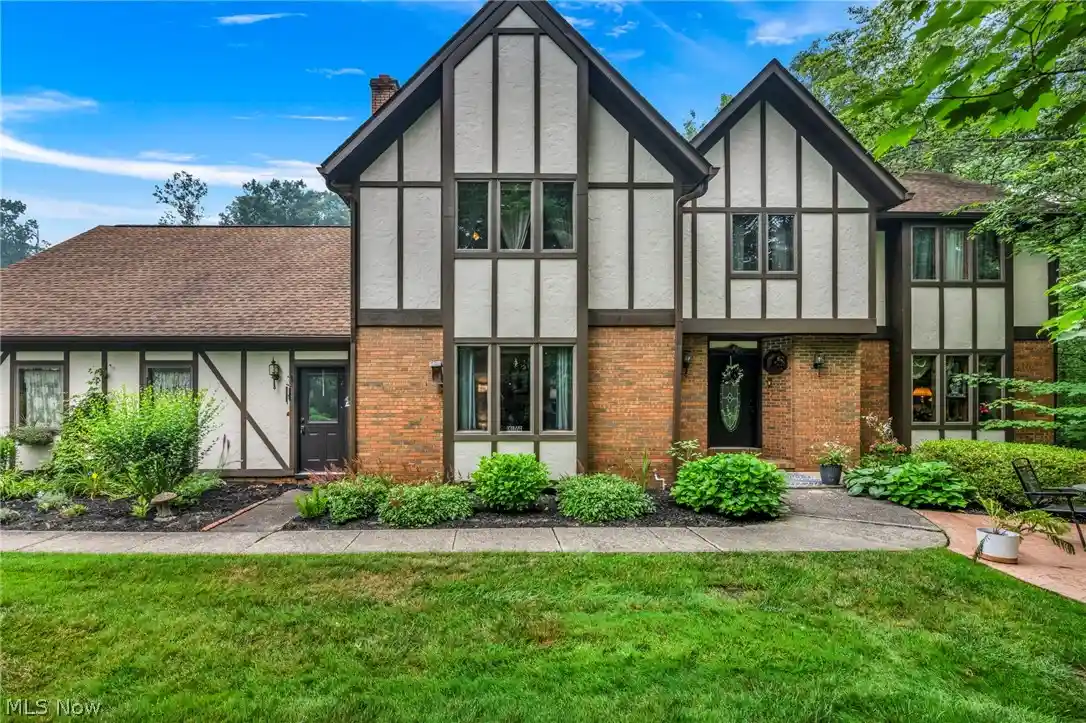 Single family home for sale at 9715 Knightsbridge Ln, Concord Township, OH 44060 | MLS# 5228444
