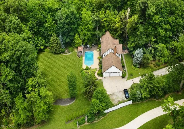 3rd image of 9715 Knightsbridge Ln, Concord Township, OH 44060 | MLS# 5228444
