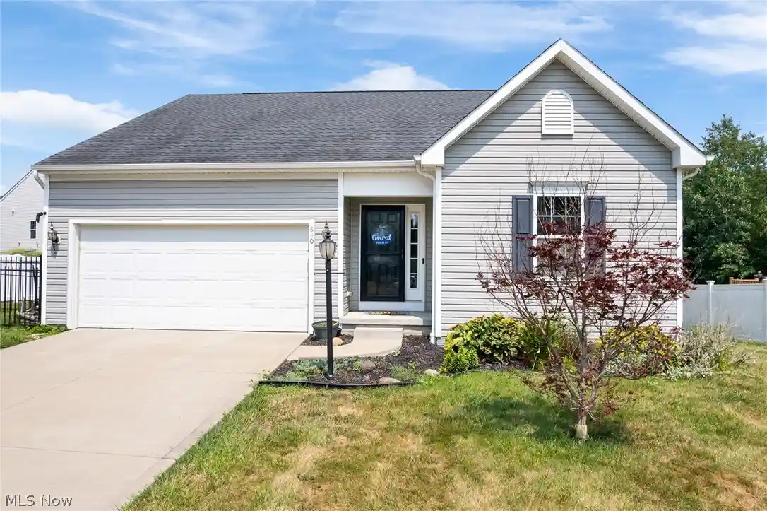 Single family home for sale at 880 Starr Ridge St SE, Massillon, OH 44646 | MLS# 5228402