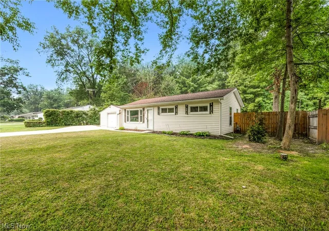 2nd image of 14554 Plum Creek Dr, Columbia Station, OH 44028 | MLS# 5227693