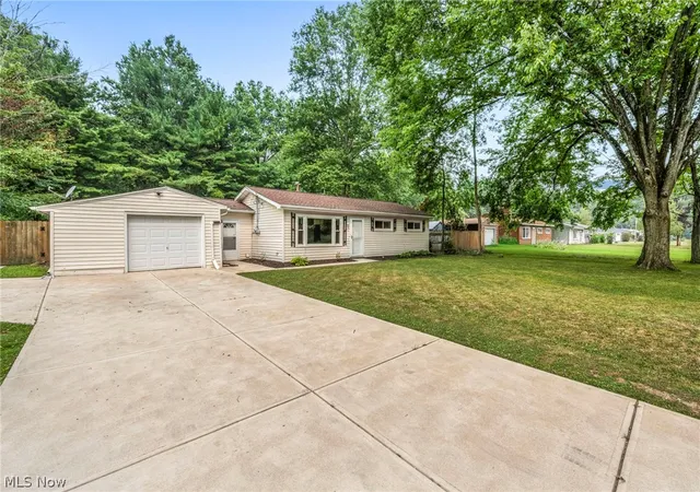 3rd image of 14554 Plum Creek Dr, Columbia Station, OH 44028 | MLS# 5227693