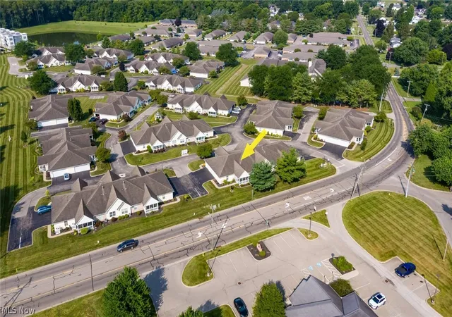Listing Photo 2 - Condo for sale in building located at 291 C Goosepond Rd, Newark, OH 43055 - Unit #