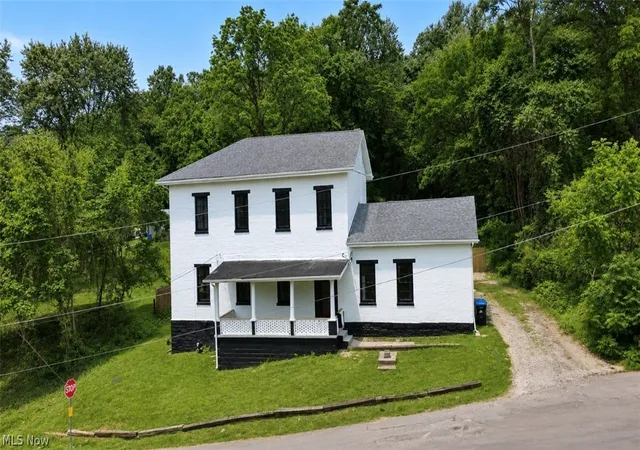 Photo 1 of Single family home for sale at 1521 Adamsville Rd, Zanesville, OH 43701 | MLS# 5228750 | Listing updated on 2026-07-18