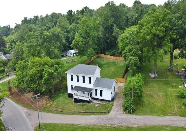 Photo 2 of Single family home for sale at 1521 Adamsville Rd, Zanesville, OH 43701 | MLS# 5228750 | Listing updated on 2026-07-18