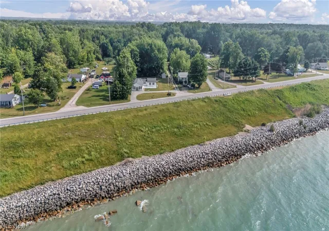 2nd image of 6940 Lake Rd W, Ashtabula, OH 44004 | MLS# 5228269