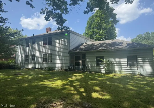3rd image of 597 Tod Ln, Youngstown, OH 44504 | MLS# 5228758