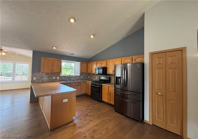 Photo 5 of Sale Pending at 5788 W Breezeway Dr, North Ridgeville, OH 44039 | MLS# 5228768 | Listing updated on 2026-07-22