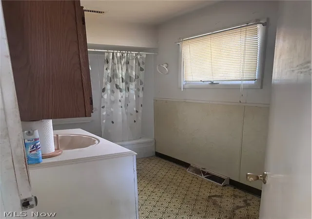 4th image of 456 W New York Ave, Sebring, OH 44672 | MLS# 5228445