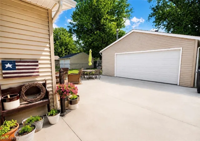 Photo 27 of Single family home for sale at 905 West Dr, Sheffield Lake, OH 44054 | MLS# 5228643 | Listing updated on 2026-07-21