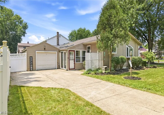 4th image of 1799 Lemont Dr, Youngstown, OH 44514 | MLS# 5228173
