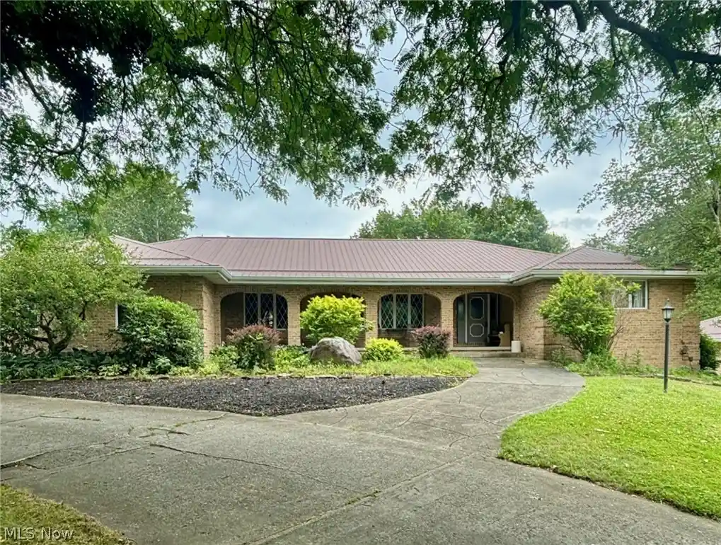 Photo 1 of Single family home for sale at 8243 N Lima Rd, Youngstown, OH 44514 | MLS# 5228793 | Listing updated on 2026-10-30