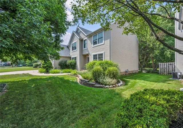 3rd image of 24291 Rushmore Dr, Richmond Heights, OH 44143 | MLS# 5228574