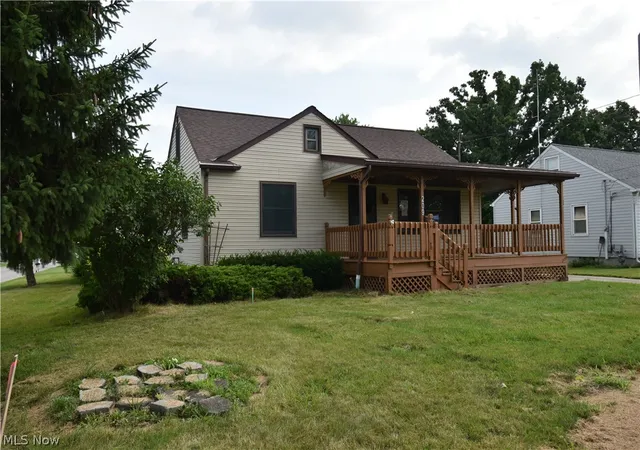 Photo 2 of Single family home for sale at 209 Sipple Ave, Amherst, OH 44001 | MLS# 5227013 | Listing updated on 2026-09-01