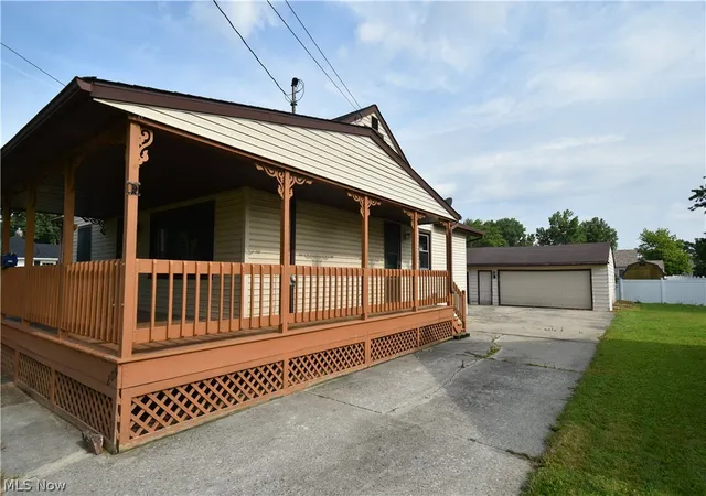 Photo 3 of Single family home for sale at 209 Sipple Ave, Amherst, OH 44001 | MLS# 5227013 | Listing updated on 2026-09-01