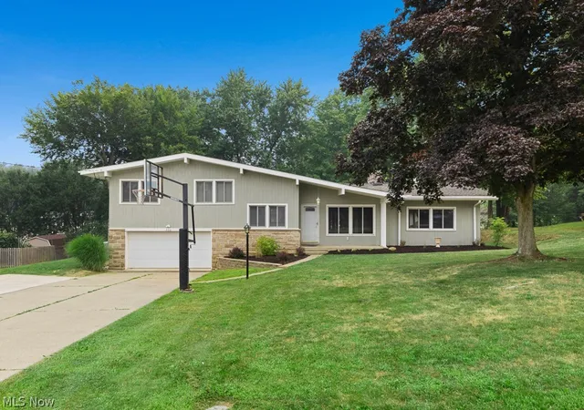 2nd image of 332 Smith Dr, Tallmadge, OH 44278 | MLS# 5228906