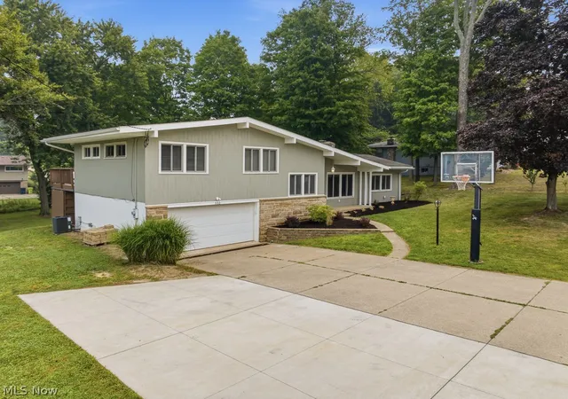 Photo 3 of Single family home for sale at 332 Smith Dr, Tallmadge, OH 44278 | MLS# 5228906 | Listing updated on 2026-07-31