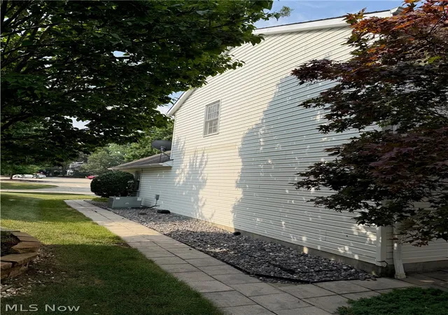4th image of 17806 Brandywine Dr, Strongsville, OH 44136 | MLS# 5228951