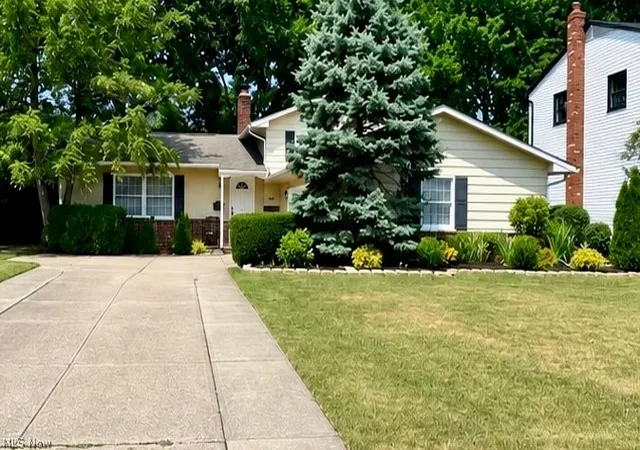 Homes for sale in North Olmsted, OH | 26888 Sweetbriar Dr, North Olmsted, OH 44070 | MLS# 5226859