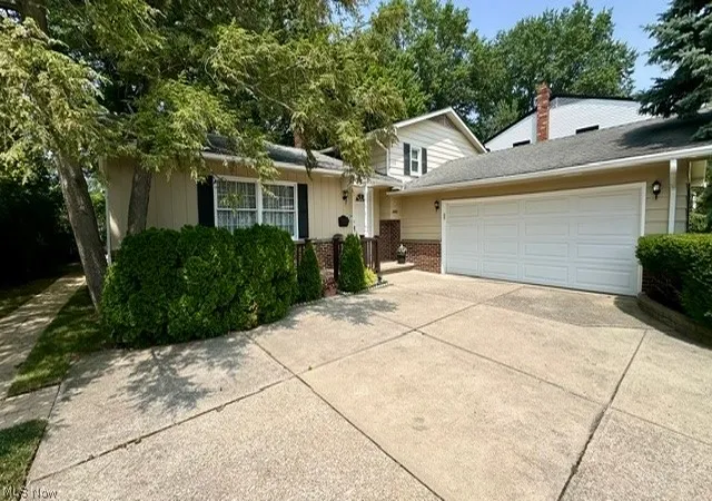 Homes for sale in North Olmsted, OH | 26888 Sweetbriar Dr, North Olmsted, OH 44070 | MLS# 5226859