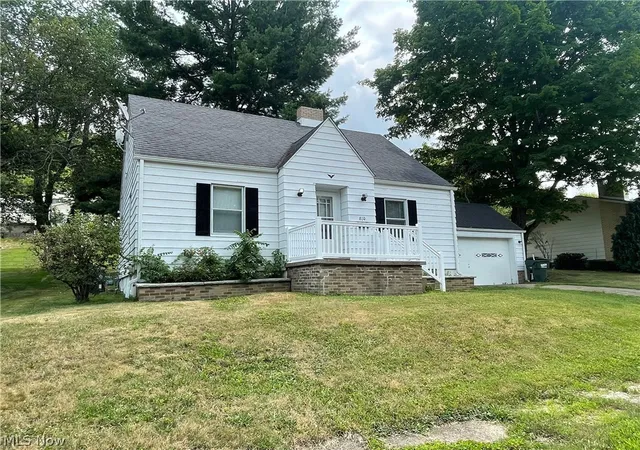 Photo 1 of Single family home for sale at 810 Highland Blvd, Coshocton, OH 43812 | MLS# 5228876 | Listing updated on 2026-08-29