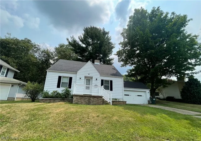 Photo 3 of Single family home for sale at 810 Highland Blvd, Coshocton, OH 43812 | MLS# 5228876 | Listing updated on 2026-08-29